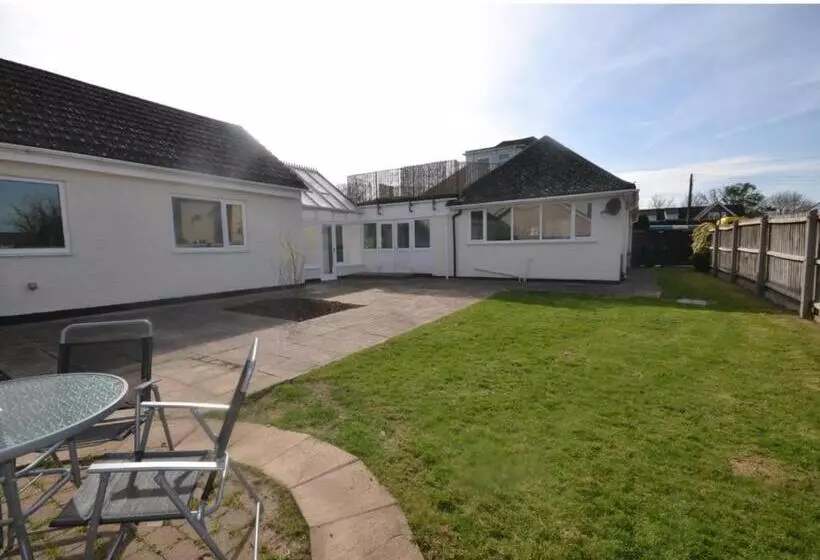 ベッドアンドブレックファースト Stanwell Stansted Airport