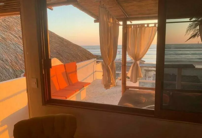 Hotelli Casa De Las Olas Surf & Beach Club