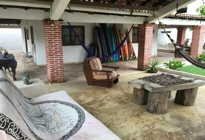 Hotelli Casa De Las Olas Surf & Beach Club