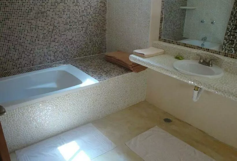 Hotelli Casa De Las Olas Surf & Beach Club