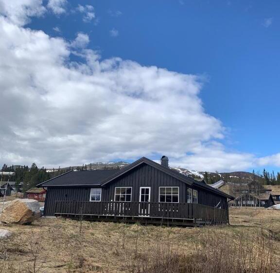 Koselig Hytte Ved Skiheis, Langrennspor, Akebakke Og Har 4 Soverom, 2 Bad, Badstue Og Fiber Bredbånd