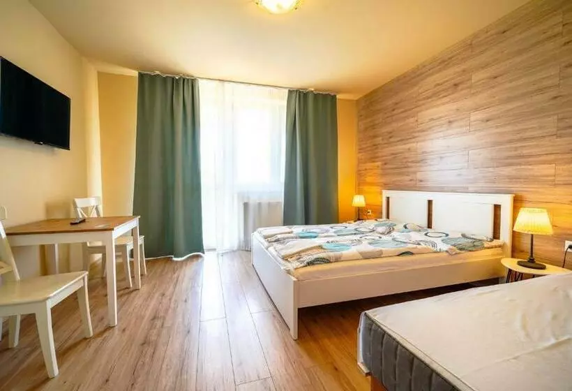 Majatalo Apartmány Karmon Park
