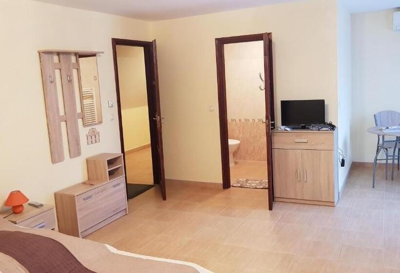 펜션 Főczény Pince és Vendégház