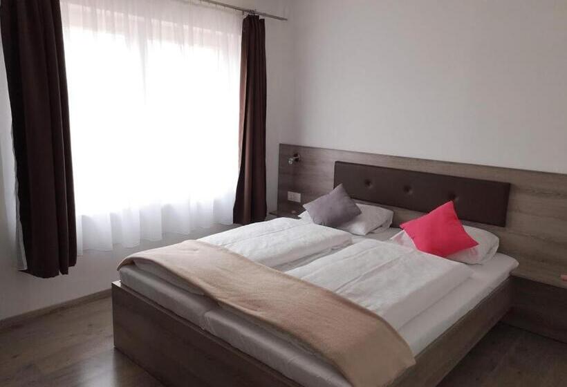 بنسيون Rozé Vendégház