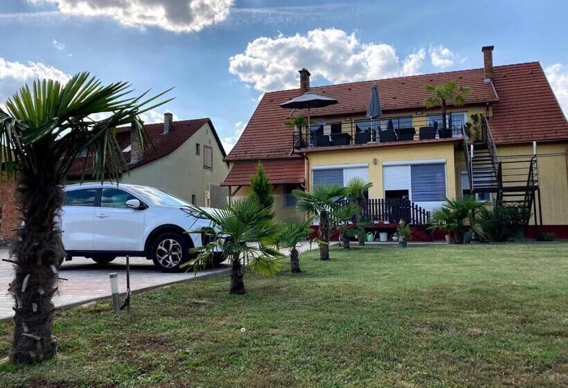 بنسيون Rozé Vendégház