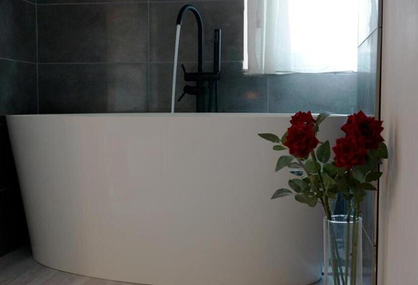 مبيت وإفطار Casa Rosmini Rooms, Dolomia Best Home