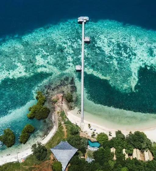هتل The Seraya Resort Komodo