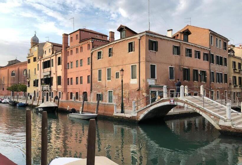 پانسیون Carbonaia Venezia