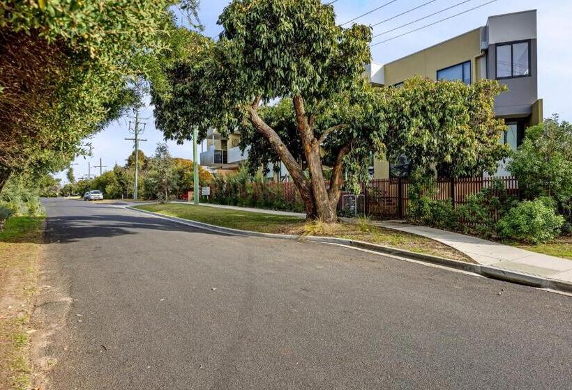 Wattle Beachside Apartment