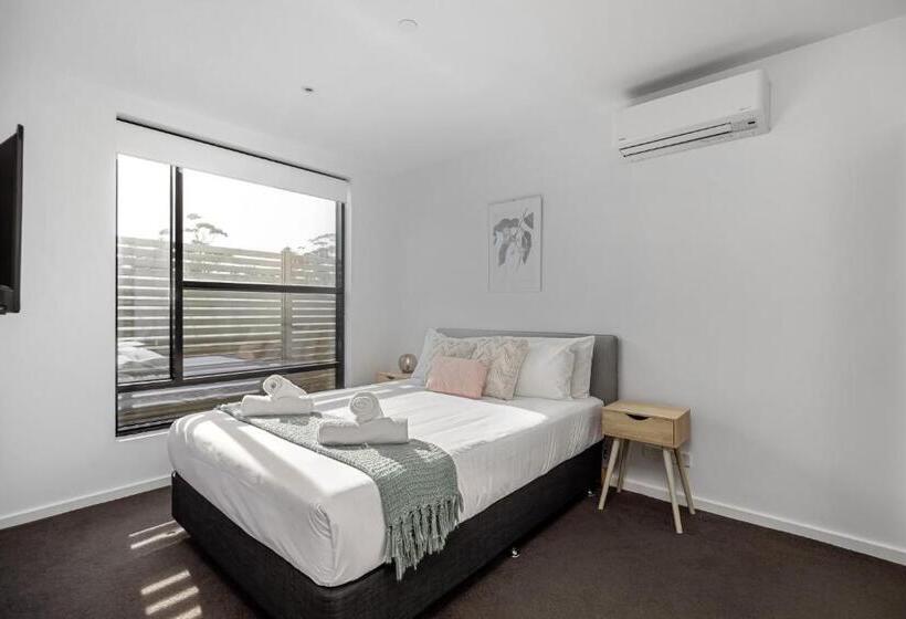 Wattle Beachside Apartment