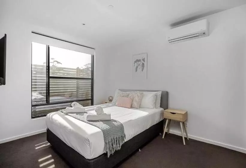 Wattle Beachside Apartment