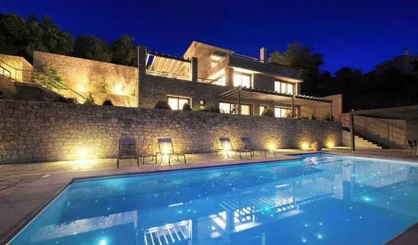 Hôtel Elafivolia Arachova Suites