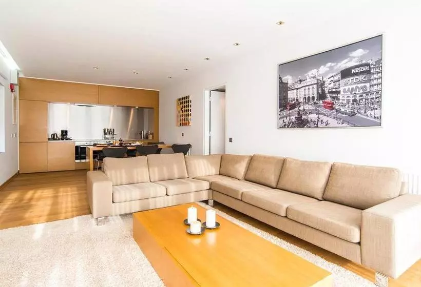 Hôtel Elafivolia Arachova Suites