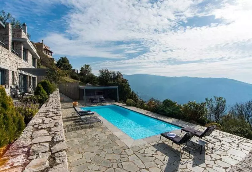 Hôtel Elafivolia Arachova Suites