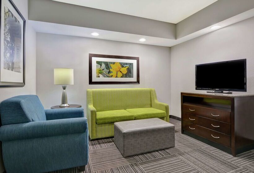 בית מלון כפרי Hilton Garden Inn Fayettevile