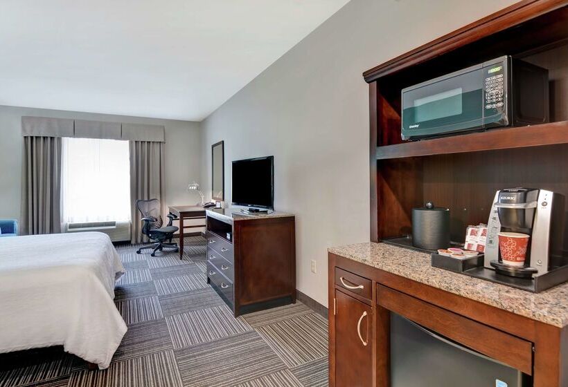 בית מלון כפרי Hilton Garden Inn Fayettevile