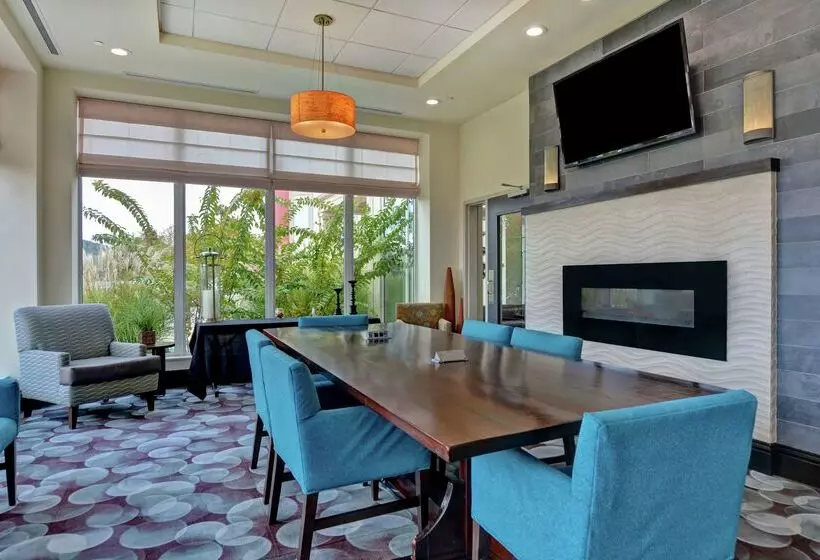 בית מלון כפרי Hilton Garden Inn Fayettevile