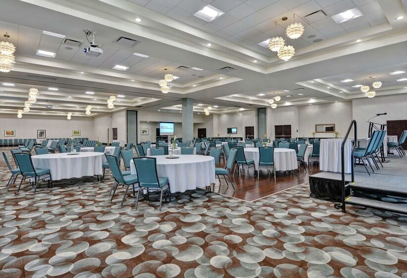 בית מלון כפרי Hilton Garden Inn Fayettevile