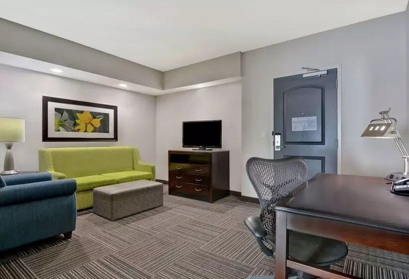 בית מלון כפרי Hilton Garden Inn Fayettevile