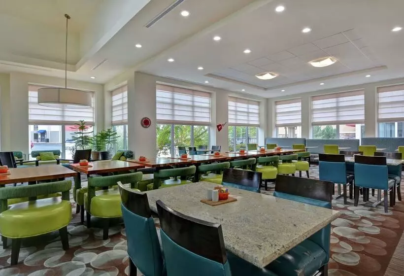 בית מלון כפרי Hilton Garden Inn Fayettevile