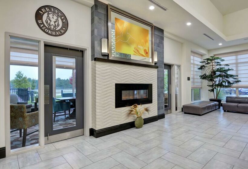 בית מלון כפרי Hilton Garden Inn Fayettevile