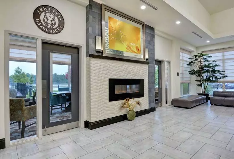 בית מלון כפרי Hilton Garden Inn Fayettevile