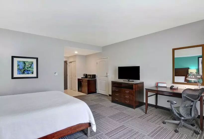 בית מלון כפרי Hilton Garden Inn Fayettevile