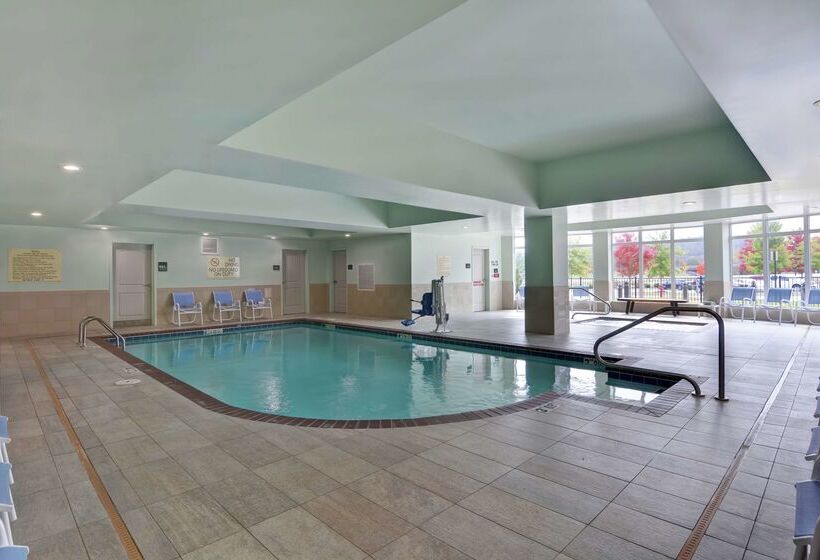 בית מלון כפרי Hilton Garden Inn Fayettevile