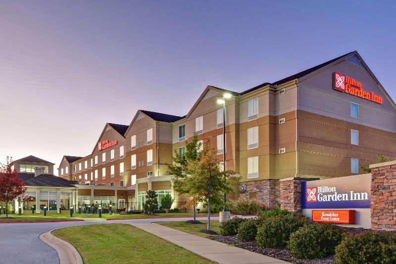 בית מלון כפרי Hilton Garden Inn Fayettevile
