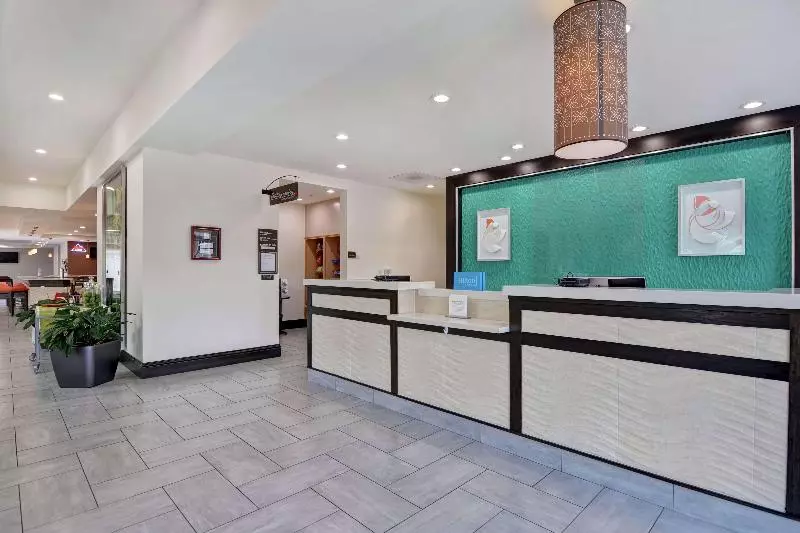 בית מלון כפרי Hilton Garden Inn Fayettevile