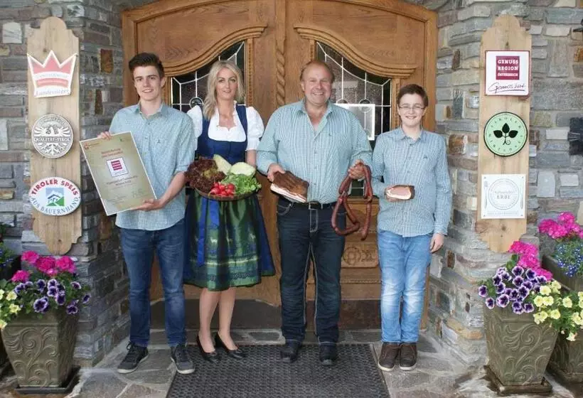 Retkeilymaja Gasthof Tannen   Alm