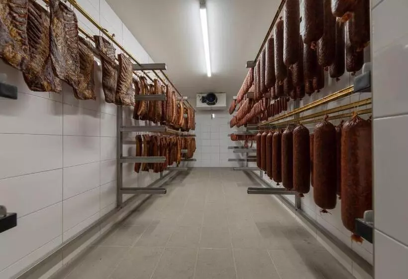 Retkeilymaja Gasthof Tannen   Alm