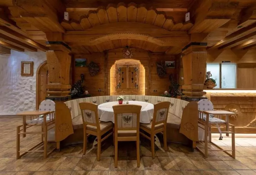 Retkeilymaja Gasthof Tannen   Alm