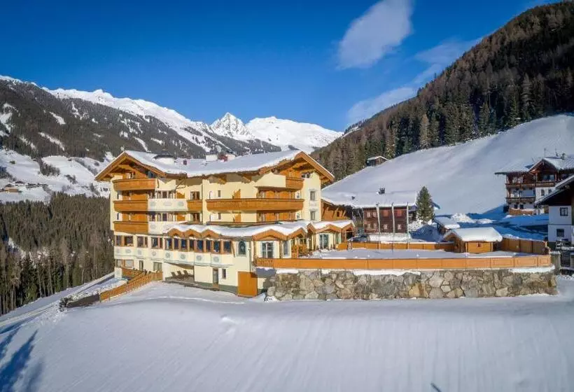 Retkeilymaja Gasthof Tannen   Alm