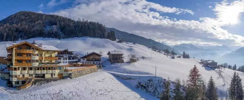 Retkeilymaja Gasthof Tannen   Alm