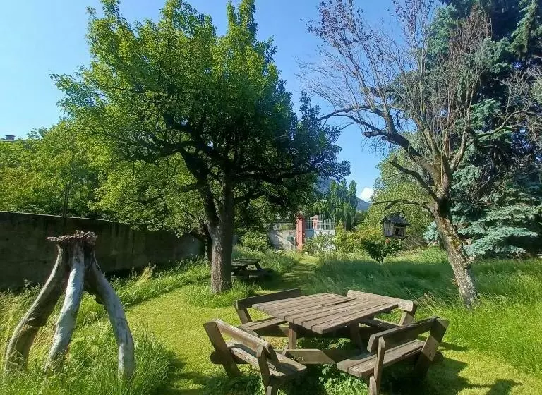 Aamiaismajoitus (B&B) Chalet Les Cols   Chambres Avec Terrasse & Jardin   Proche De La Nouvelle Gare