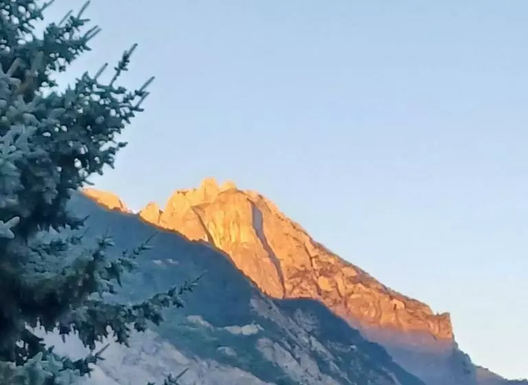 Aamiaismajoitus (B&B) Chalet Les Cols   Chambres Avec Terrasse & Jardin   Proche De La Nouvelle Gare