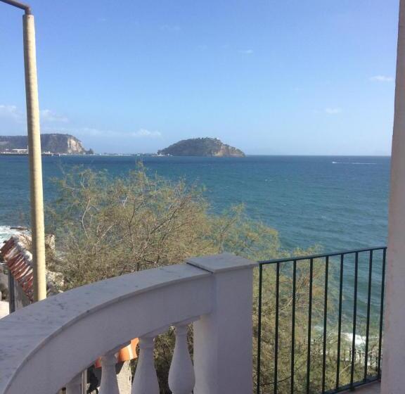 Bed and Breakfast The Reef House