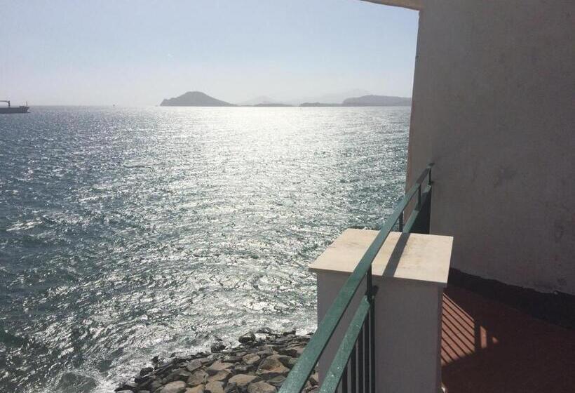 Bed and Breakfast The Reef House