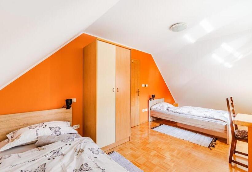 پانسیون Apartment & Rooms Bruna Vučič