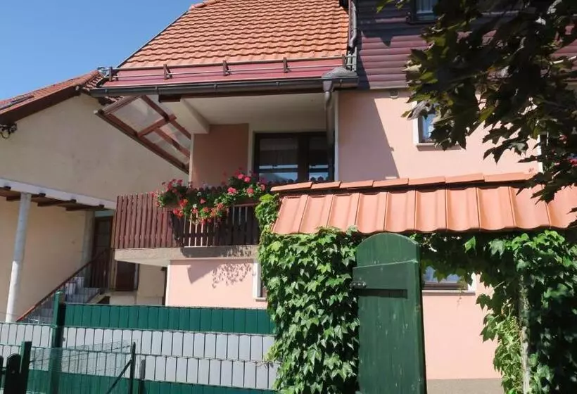 پانسیون Apartment & Rooms Bruna Vučič