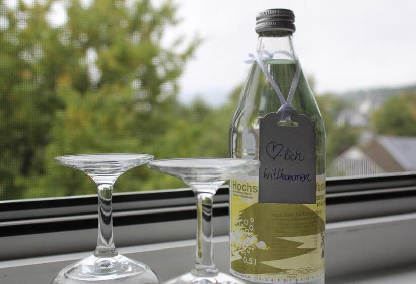 بنسيون Ferienwohnung & Gästezimmer Schrichten