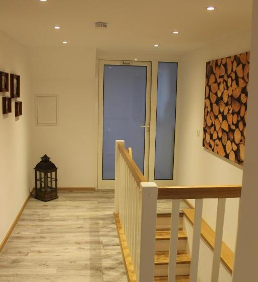 بنسيون Ferienwohnung & Gästezimmer Schrichten