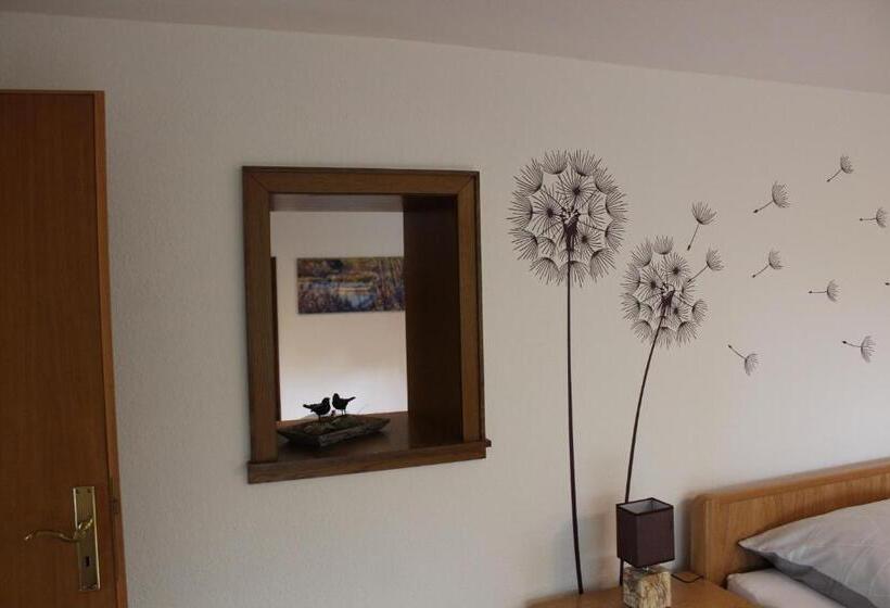 بنسيون Ferienwohnung & Gästezimmer Schrichten