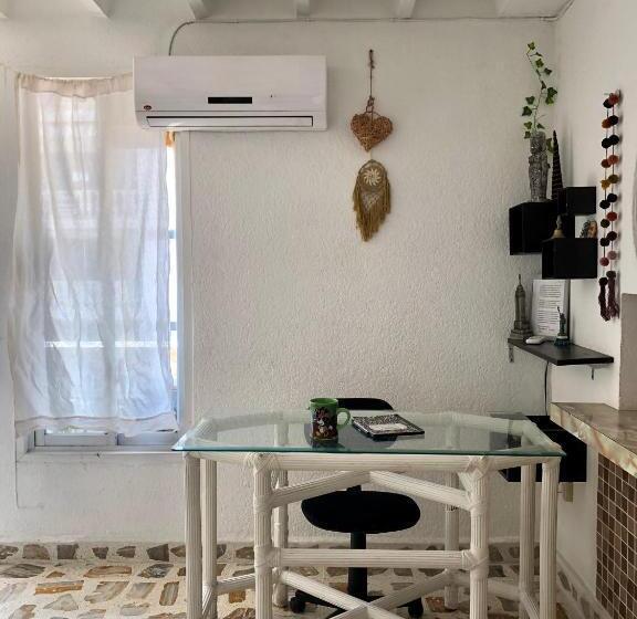 Sobre Costera, 1min La Quebrada, 3m Playas/yates