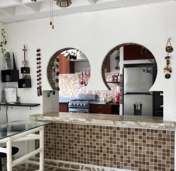 Sobre Costera, 1min La Quebrada, 3m Playas/yates