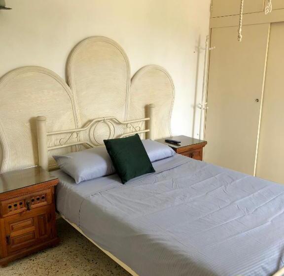 Sobre Costera, 1min La Quebrada, 3m Playas/yates