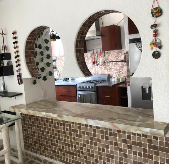 Sobre Costera, 1min La Quebrada, 3m Playas/yates