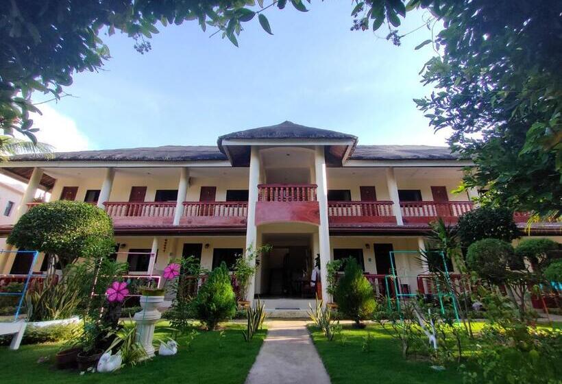 הוסטל Sunshine Paradise Inn