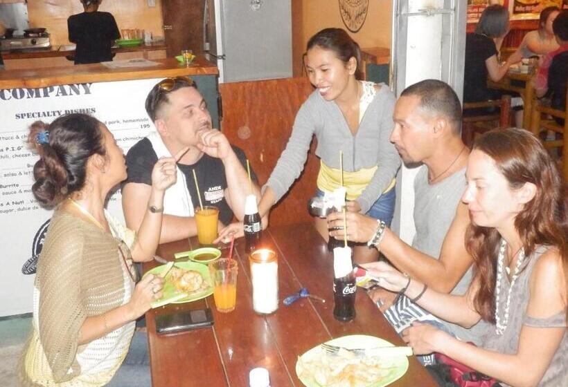 הוסטל Sunshine Paradise Inn